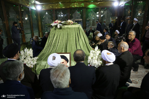 تجدید میثاق رئیس و جمعی از اعضای مجمع تشخیص مصلحت نظام با آرمان‌های امام خمینی (س)-2