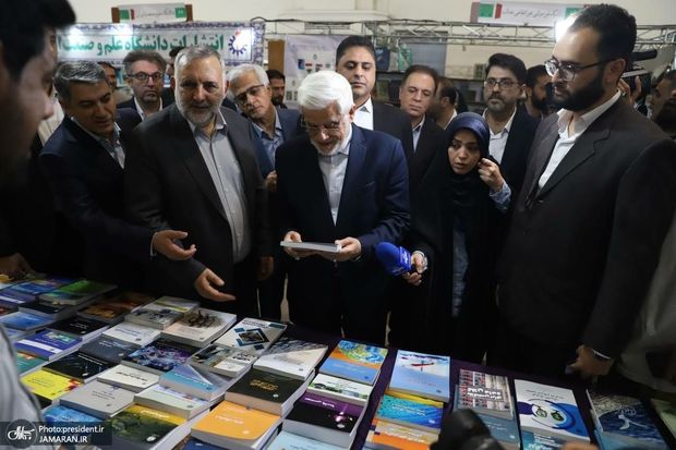 بازدید معاون اول رئیس‌جمهور از سی و ششمین نمایشگاه بین‌المللی کتاب تهران/ عارف: باید به مطالبات و دغدغه جوانان در بخش فرهنگی توجه شود/شوراهای عالی در بخش‌های فرهنگی و هنری فعال می‌شود/ تامین کاغذ مورد نیاز کتب درسی یک الزام است