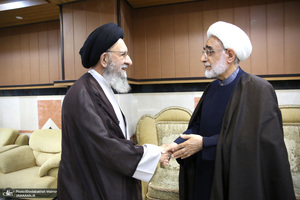 بازدید آیت الله نور مفید از نمایشگاه وکلای شرعی امام خمینی (س)