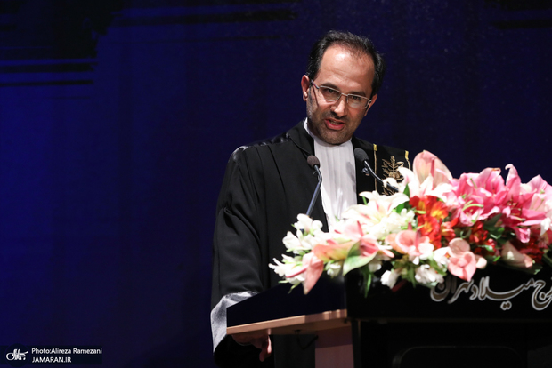 رییس کانون وکلا: اظهارات غیرحقوقی برخی مقامات دولت ترامپ در تغییر نام خلیج فارس توهین و بی‌احترامی به واقعیتهای حقوقی، اسناد تاریخی و فرهنگی چند هزار ساله است/ از جامعه جهانی و نهاد‌های حقوقی و سازمان‌های بین‌المللی انتظار می‌رود این اظهارات را محکوم کنند