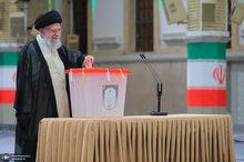 حضور رهبر معظم انقلاب در مرحله دوم انتخابات ریاست جمهوری چهاردهم