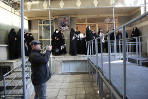 بازدید اقشار مختلف مردم از بیت امام خمینی (س) در جماران- 7