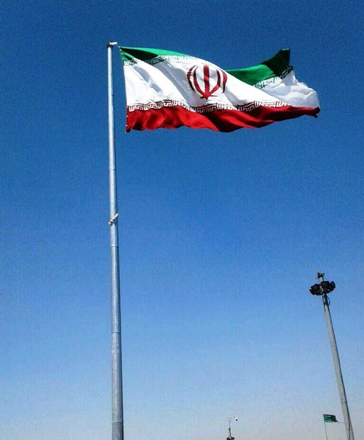 برج 42 متری پرچم بر فراز شهر آبدانان نصب شد