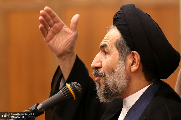 تذکر امام جمعه تهران در مورد واگذاری سهام پرسپولیس و استقلال