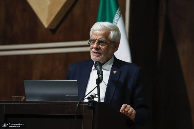 عارف: عده‌ای تکلیف شرعی خود می‌دانستند در امور دانشگاه دخالت کنند/ روش‌های قدیمی اداره دانشگاه‌ها دیگر پاسخگو نیست/ هنر نیست که دانشجو و استاد در همایش‌های علمی بین‌المللی شرکت نکنند/ کشور به سند ملی نوآوری نیاز دارد