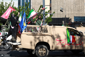 راهپیمایی دختران «جان‌فدای ایران» -۱