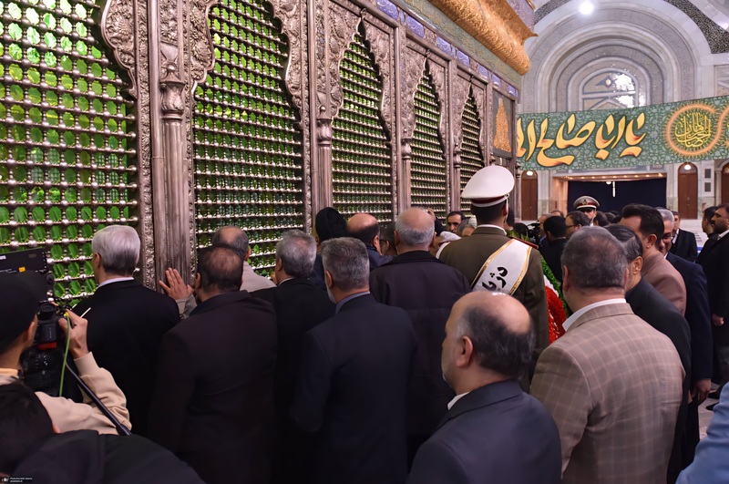 تجدید میثاق رئیس و جمعی از معاونین بنیاد شهید و امور ایثارگران با آرمان های امام خمینی (س)