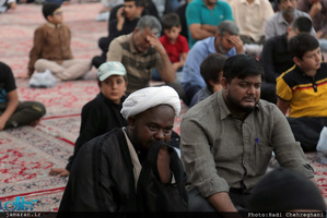 تعویض پرچم گنبد حرم مطهر حضرت معصومه(س) در آغاز ماه محرم