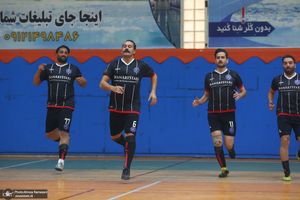 مسابقه فوتسال خیریه بین تیم هنرمندان و منتخب بنیاد حضرت زینب (س)