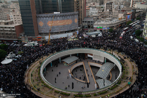 تجمع مردمی در سوگ شهادت رئیس جمهوری و هیات همراه در میدان ولیعصر (عج)