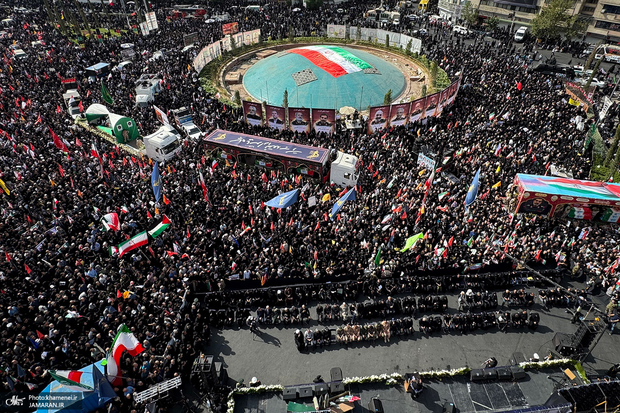 مراسم تشییع شهدای جنگ تحمیلی رژیم صهیونیستی در تهران برگزار شد + عکس و فیلم