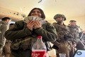 انتشار تصویر نظامی اسرائیلی با پول‌های غارت ‌شده از یک خانه فلسطینی