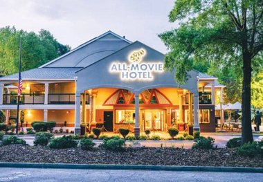 کاپولا یک هتل سینمایی راه انداخت