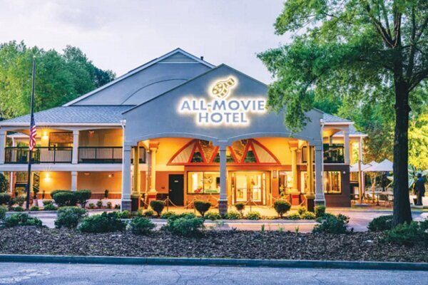 کاپولا یک هتل سینمایی راه انداخت