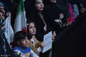 پنجاه و هشتمین اجتماع پر شور مردم در میدان انقلاب -۲