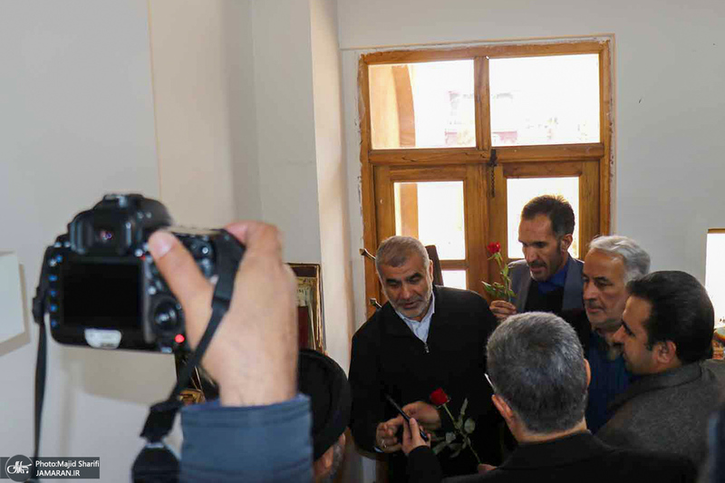 حضور علی نیکزاد در بیت و زادگاه امام خمینی (س)