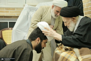 عمامه گذاری طلاب توسط مراجع عظام تقلید در روز میلاد امام علی (ع)‎