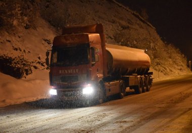 بارش برف در گردنه های استان قزوین آغاز شد