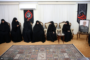 حضور سید حسن خمینی در منزل سردار شهید سلامی با خانواده این شهید والامقام دیدار و گفت‌وگو کرد.