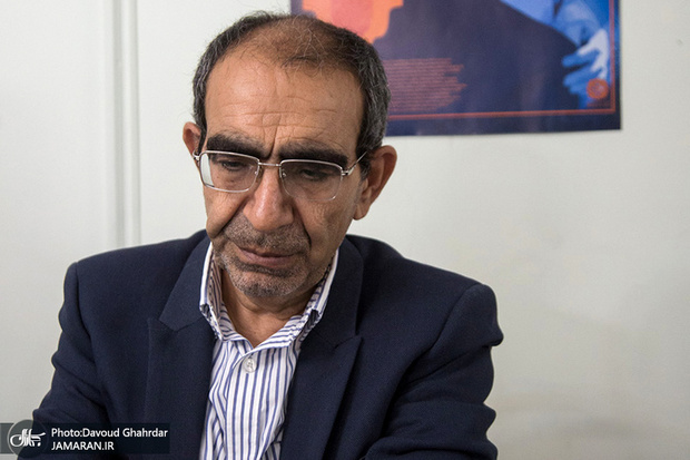 عباس شاکری، اقتصاددان: توسعه و رشدهای بالا نخواستیم، ثبات کوتاه مدت را به جامعه برگردانید/ اصلاح تک‌بعدی قیمت‌ها مثل اسب چموش، اقتصاد را به زمین می‌زند/ قیمت‌های نسبی چنان از تعادل خارج شده‌اند که همه چیز را از جای خود بیرون رانده‌اند