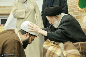 عمامه گذاری طلاب توسط مراجع عظام تقلید در روز میلاد امام علی (ع)‎