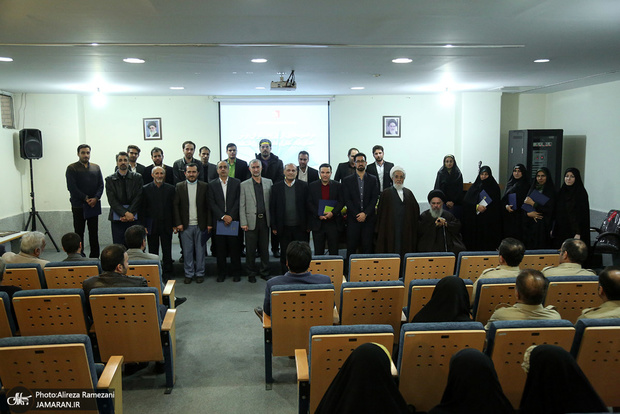 گزارش جماران از مراسم تجلیل از پژوهشگران برتر پژوهشکده امام خمینی(س) و انقلاب اسلامی 