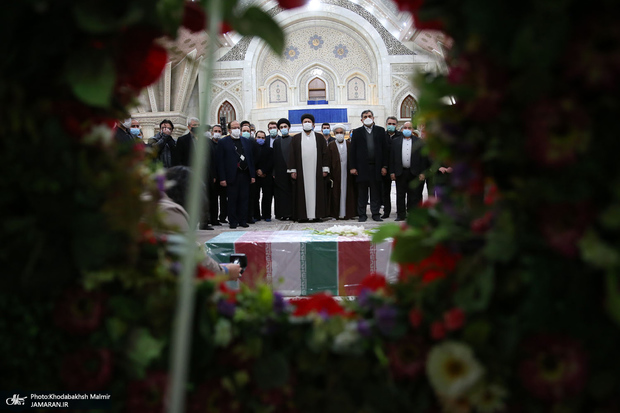 وداع با پیکر مطهر شهید محسن فخری زاده در حرم امام خمینی(س)