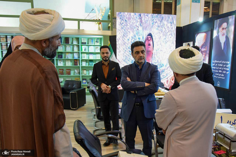 غرفه موسسه تنظیم و نشر آثار امام خمینی (س) در سی و سومین نمایشگاه بین المللی قرآن کریم-2