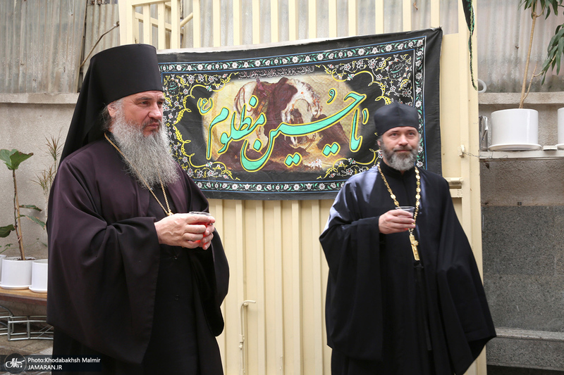 بازدید میهمانان خارجی جهت شرکت در مراسم رهبر شهید از حسینیه جماران