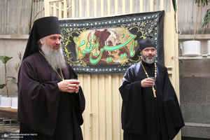 بازدید میهمانان خارجی جهت شرکت در مراسم رهبر شهید از حسینیه جماران