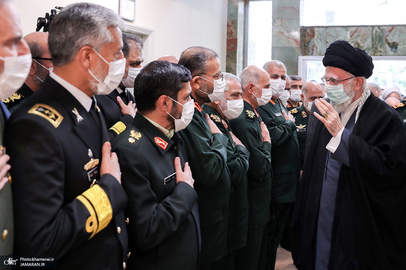 دیدار جمعی از فرماندهان ارشد نیروهای مسلح با فرمانده معظم کل قوا