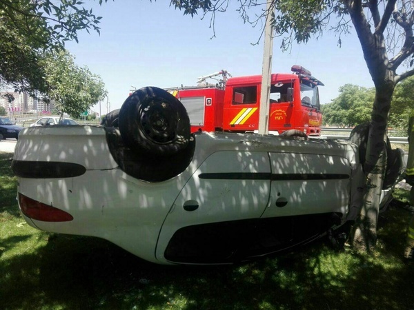 بی احتیاطی راننده خودروی پژو 206 در قزوین حادثه آفرید