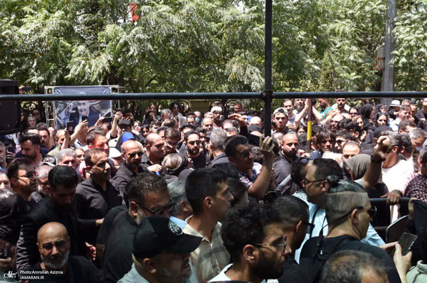 بازیگران "اخراجی ها" در مراسم تشییع پیکر اکبر عبدی + عکس