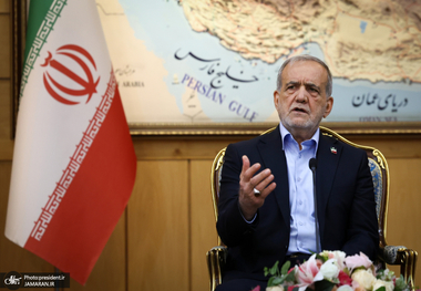 پزشکیان: دکتر عراقچی همچنان در آمریکا در حال پیگیری و انجام گفت‌وگوهاست/ ایران از گفت‌وگو هراسی ندارد/ ما گفت‌وگو می‌کنیم تا دنیا تصور نکند که ایران از مذاکره گریزان است یا نمی‌خواهد مسائل را از مسیر گفت‌وگو دنبال کند