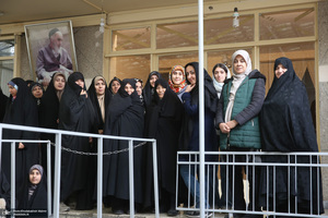 بازدید اقشار مختلف مردم از بیت امام خمینی در جماران