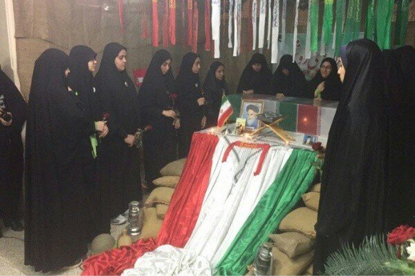 مراسم تشییع پیکر شهیدگمنام در دبیرستان دخترانه فیروزکوه برگزار شد