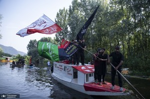 عزاداری سنتی کشمیری‌ها روی قایق