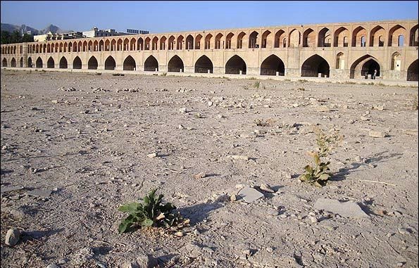 زاینده رود از ۲۸ دی ماه پرآب می شود