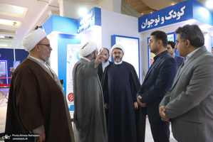 بازدید رئیس موسسه تنظیم و نشر آثار امام خمینی از نمایشگاه بین المللی قرآن کریم