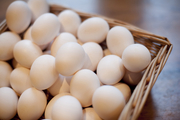 مصرف تخم مرغ خام مضر است؟
