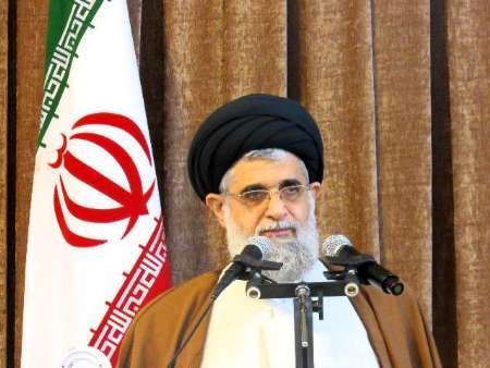 امام جمعه انزلی: اجرای اقتصاد مقاومتی تنها بر عهده دولت نیست