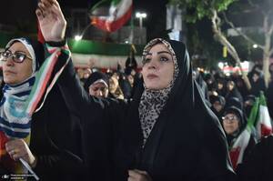 هفتادمین اجتماع پر شور مردم در میدان انقلاب