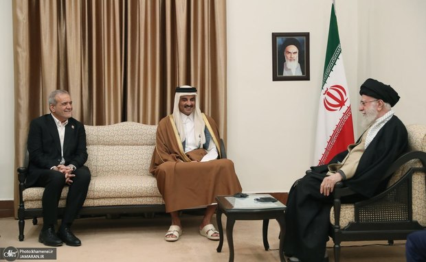 رهبر معظم انقلاب: گسترش روابط با همسایگان، سیاست قطعی ایران است / منتظر اقدام قطر برای بازگرداندن مطالبات ایران هستیم/ تفاوتی میان روسای جمهور آمریکا نیست