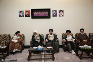 حاشیه های تجدید میثاق اعضای مجلس خبرگان رهبری با آرمان های امام خمینی (س)