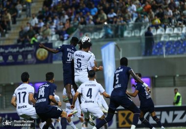 سوتی عجیب در لیگ برتر؛ یک تیم دو لباس پوشید!+عکس