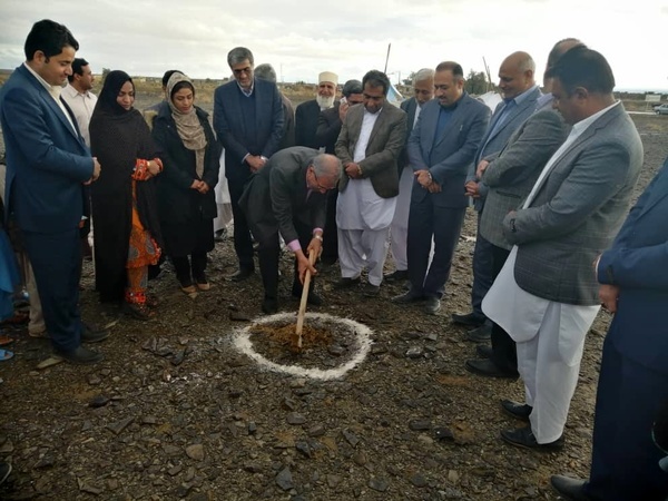 کلنگ‌زنی کارگاه سفال کلپورگان در سراوان با حضور علی ربیعی