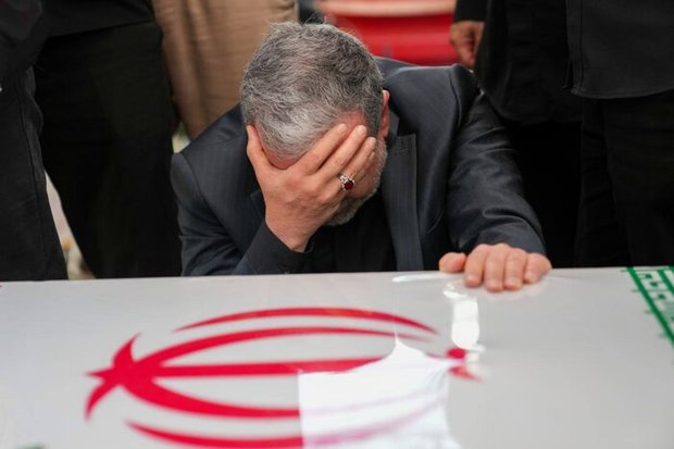 عراقچی در آیین تشییع شهدای اقتدار: ایرانیان، خون دادند، خاک ندادند؛ جگرگوشه دادند، عزت ندادند