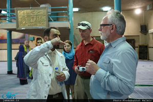 بازدید جمعی از گردشگران آمریکایی از بیت امام خمینی در جماران 