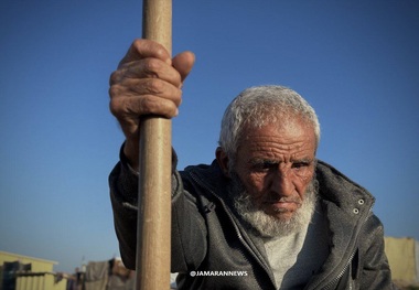 این پیرمرد فلسطینی ۱۸۰۰۰ شهید را به خاک سپرده است + عکس‌ها