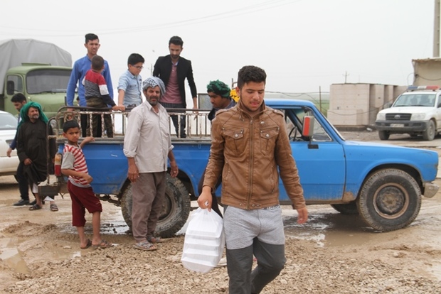 یک گروه جهادی 45 تن اقلام بین سیل زدگان خوزستان توزیع کرد